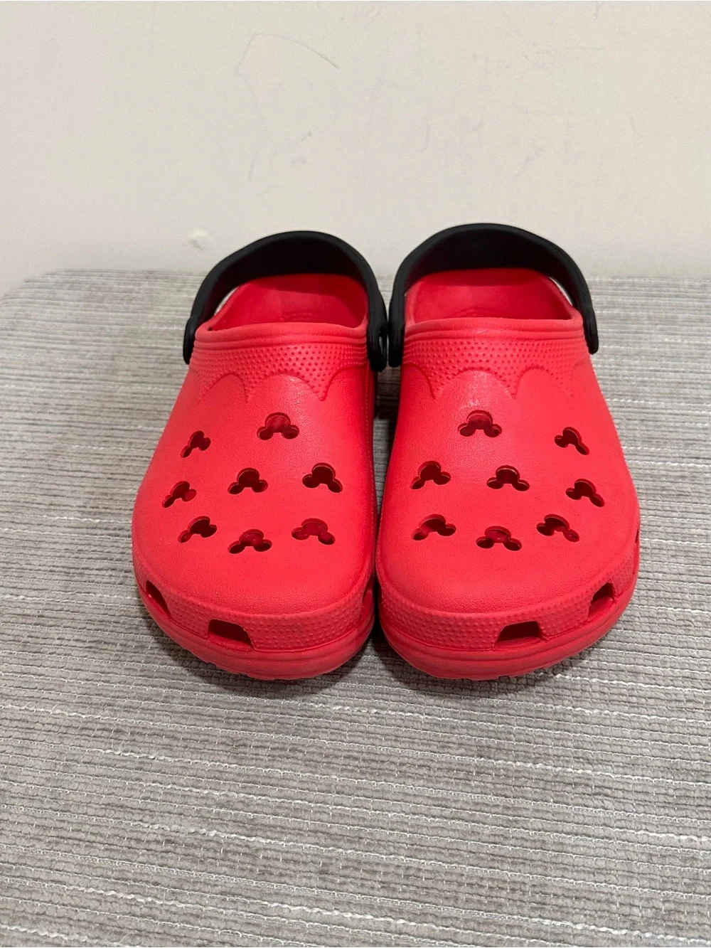 Crocs Classic Disney Mickey Mouse Clogs Red Black Strap Men 10-11 Women 12-14 XL
